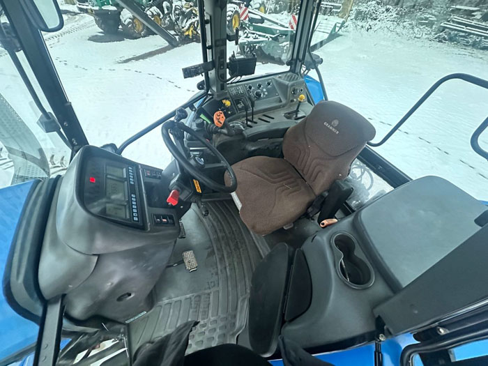 New Holland Traktor